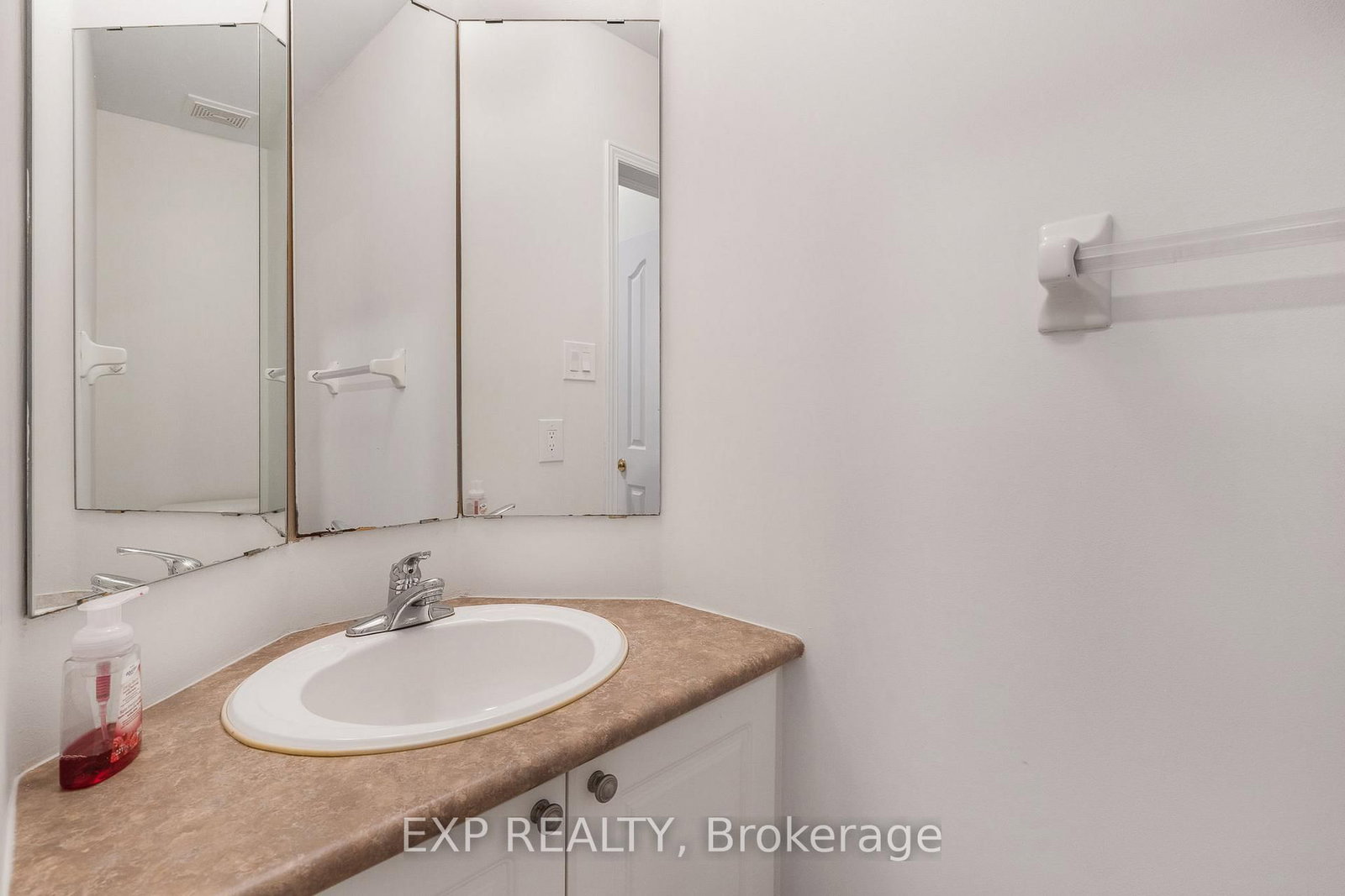 44 TOBERMORY Crescent - Photo 7