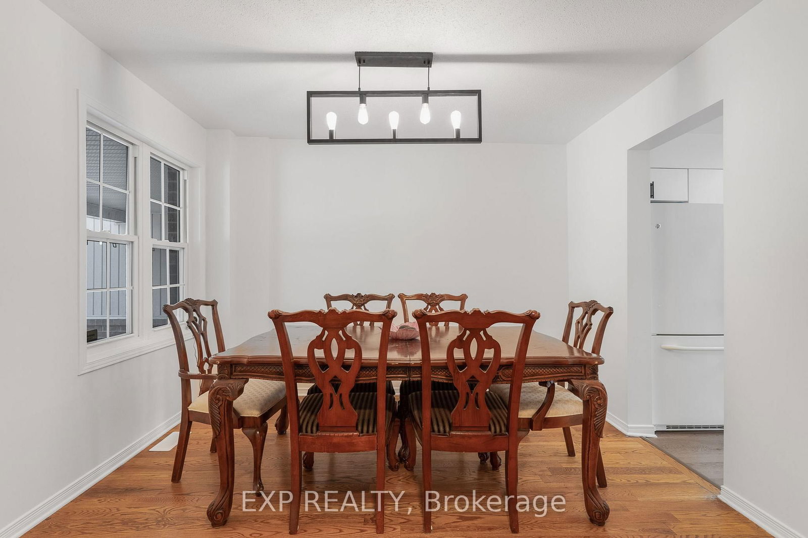 44 TOBERMORY Crescent - Photo 8