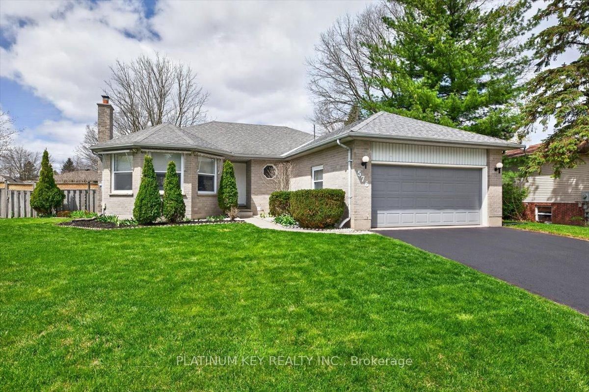 Detached House for sale at 576 Helen Street, Strathroy-Caradoc, Ontario, N0L 1W0 - Mount Brydges - MLS: X13024624