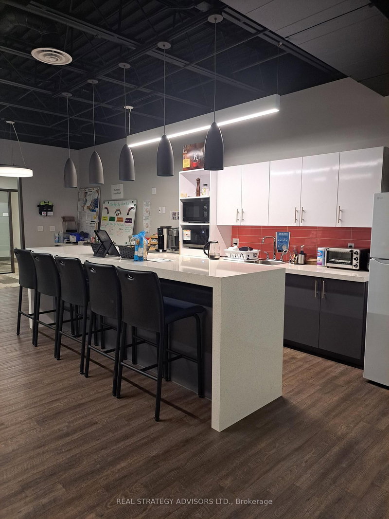 1680 - 1688 Woodward Dr, Ottawa, K2C 3R8 | Image 2