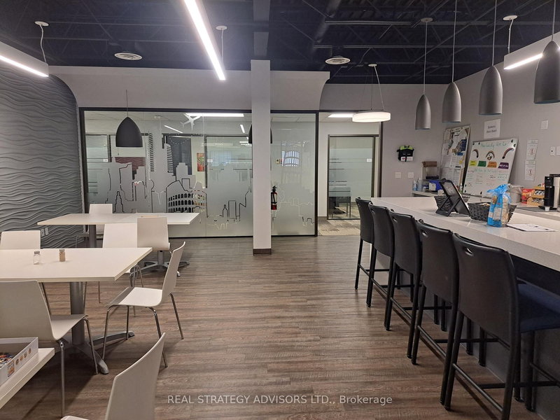 1680 - 1688 Woodward Dr, Ottawa, K2C 3R8 | Image 3