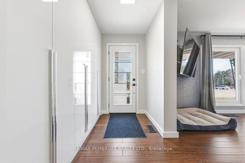 551 Laurentian Dr, Petawawa, K8H 2M5 | Image 3