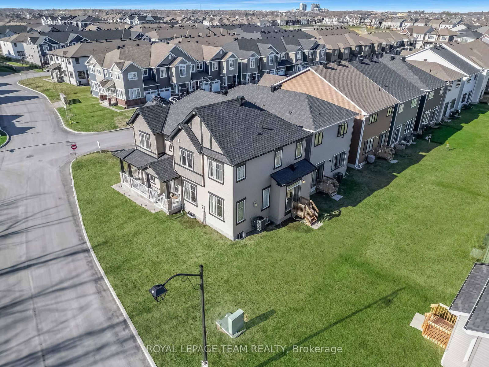 647 Cygnus Street - Photo 31