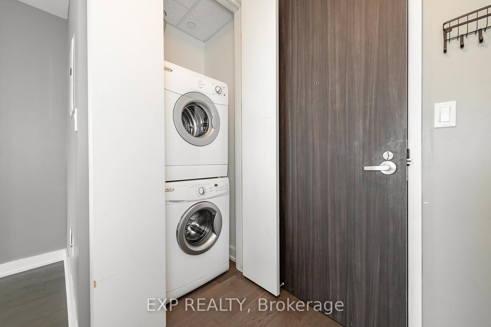 111 Champagne Street S, Unit 1505 - Photo 26