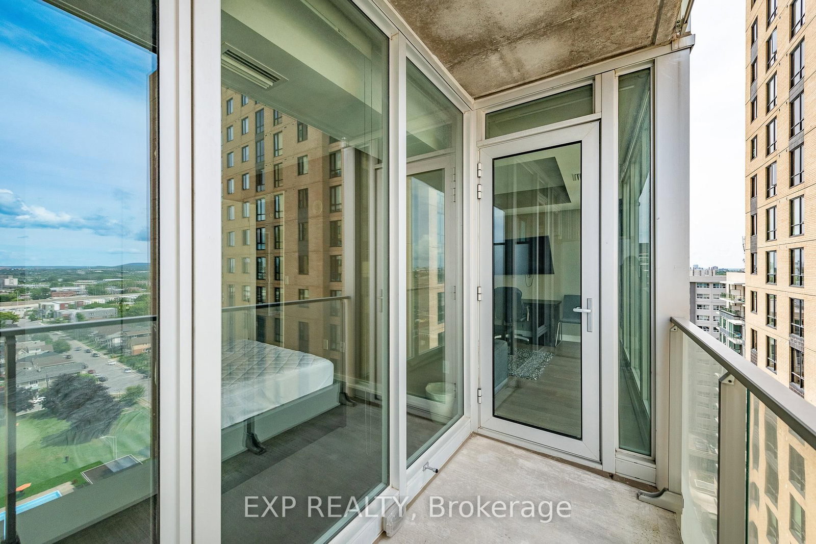 111 Champagne Street S, Unit 1505 - Photo 29