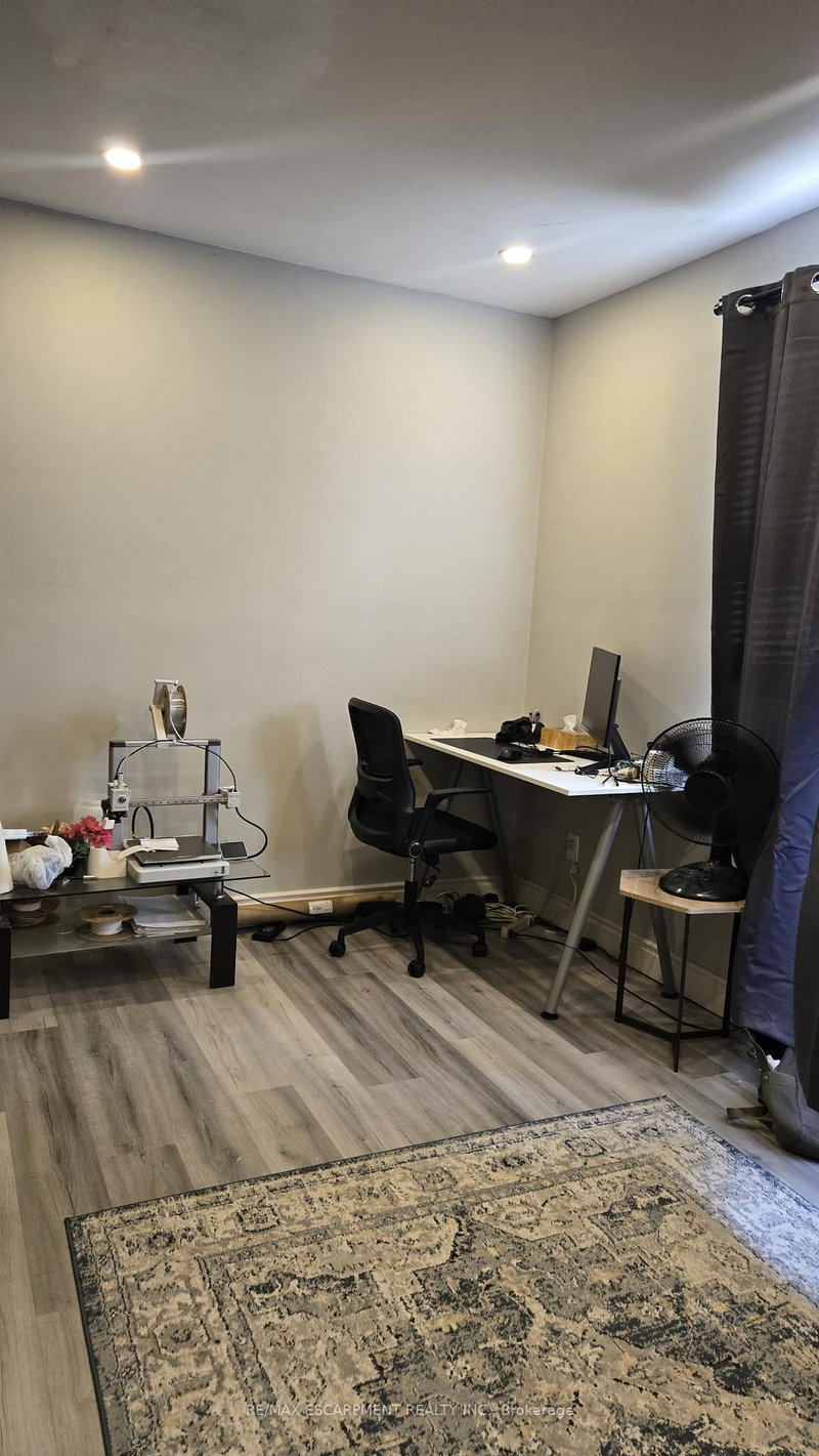 303 - 37 Mericourt Rd, Hamilton, L8S 2N5 | Image 3