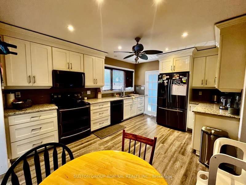 7468 Wanless St, Niagara Falls, L2H 1C9 | Image 2