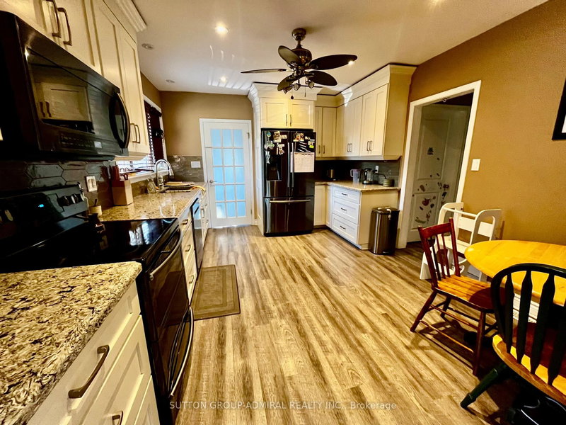 7468 Wanless St, Niagara Falls, L2H 1C9 | Image 3