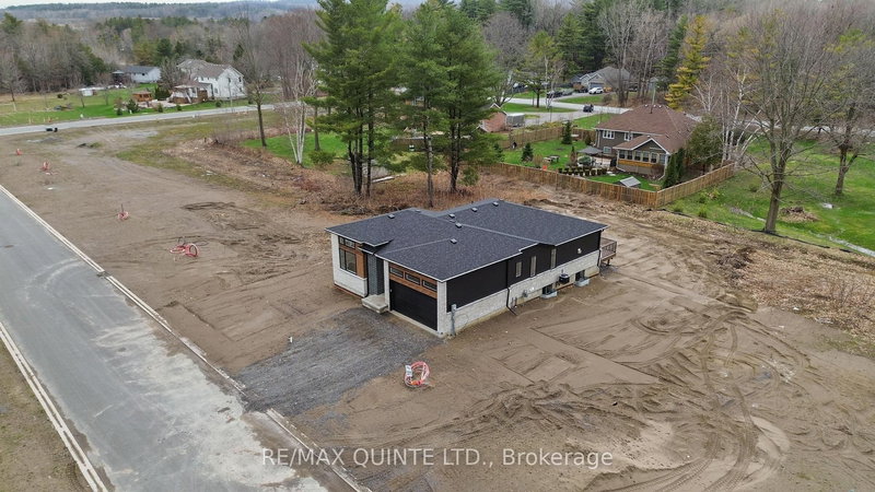 27 Exeter Crt, Ingleside, K8V 5P4 | Image 3