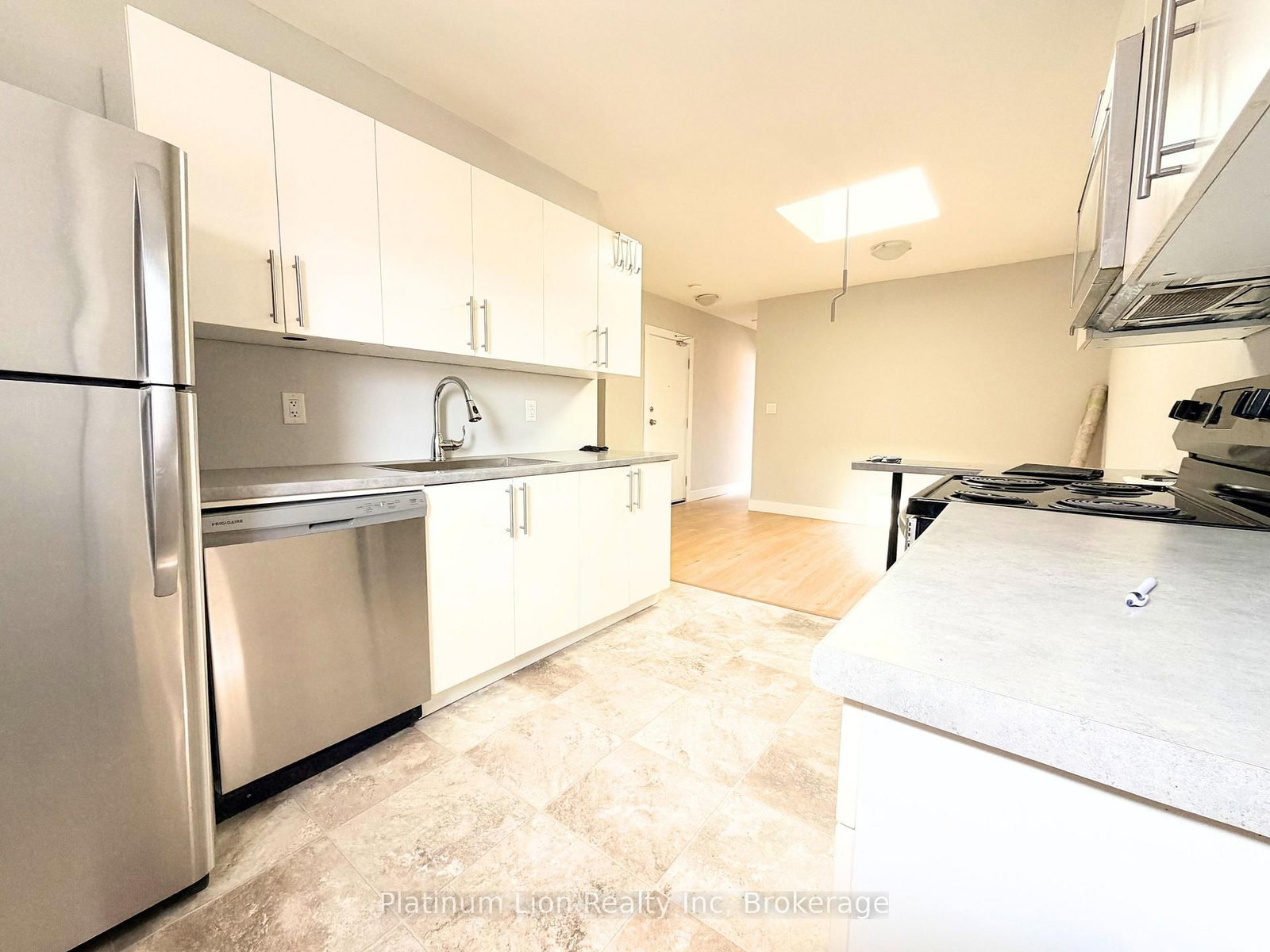 Semi-Detached House for lease at A-310 Barton Street, Hamilton, Ontario, L8L 2X5 - Stinson - MLS: X13025040