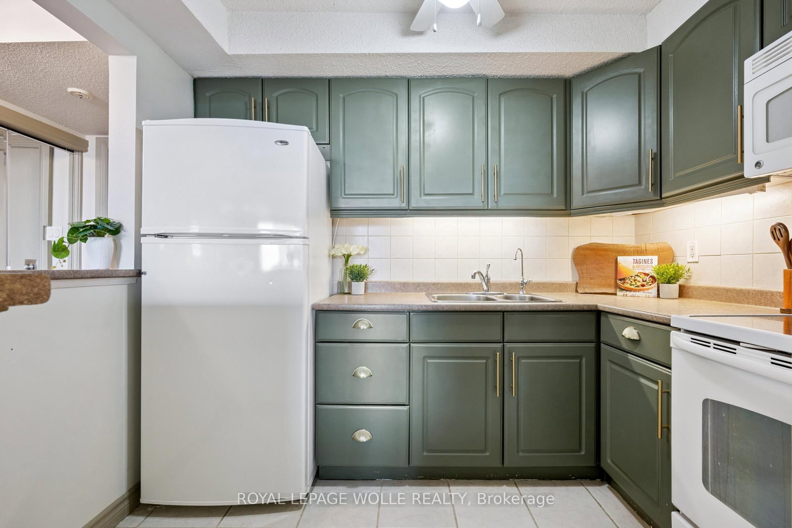 64 Benton Street, Unit 1406 - Photo 13