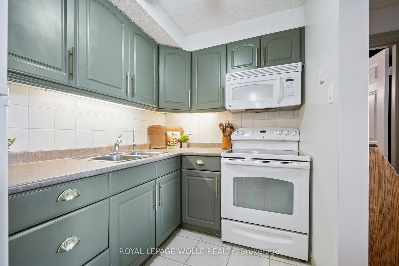 64 Benton Street, Unit 1406 - Photo 14