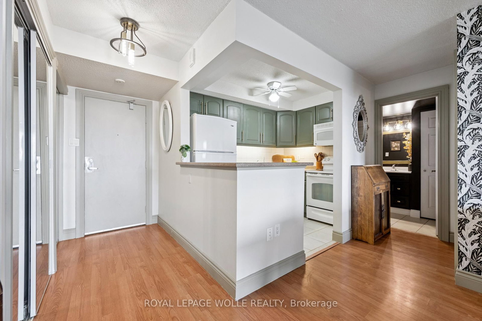 64 Benton Street, Unit 1406 - Photo 6