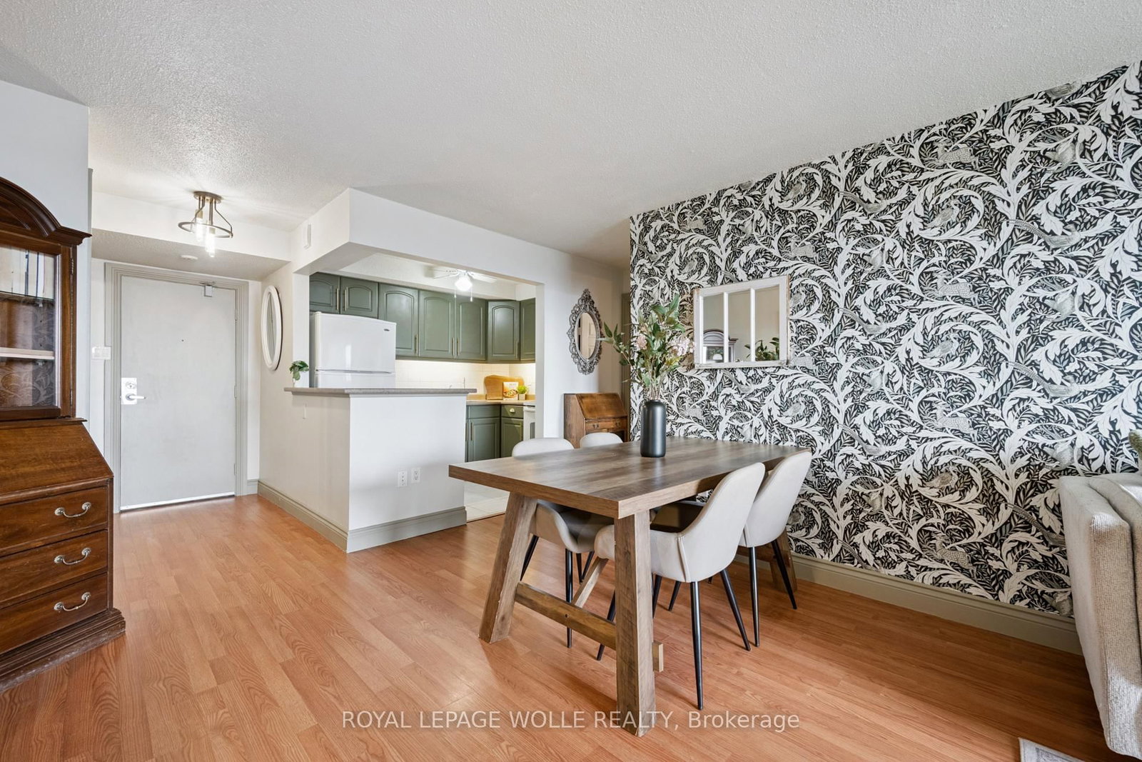 64 Benton Street, Unit 1406 - Photo 8