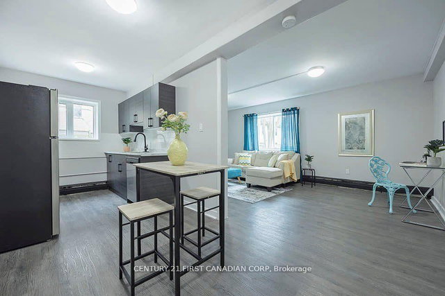 102 - 871 ADELAIDE Street N