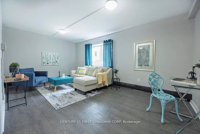 102 - 871 ADELAIDE Street N