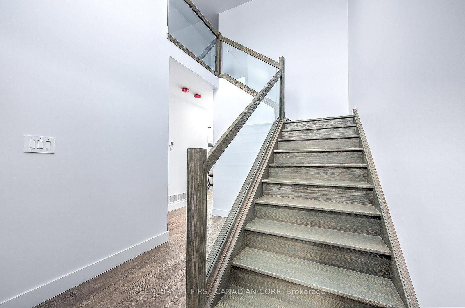 245 HESSELMAN Crescent - Photo 18