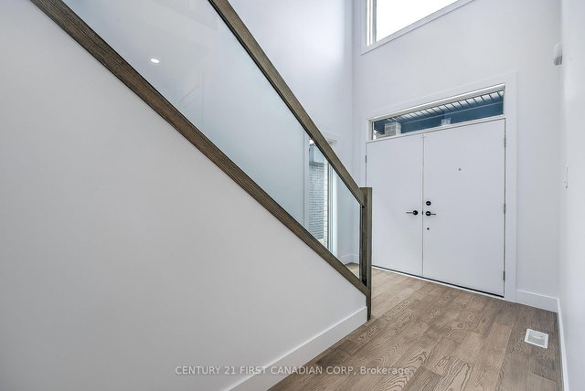245 HESSELMAN Crescent