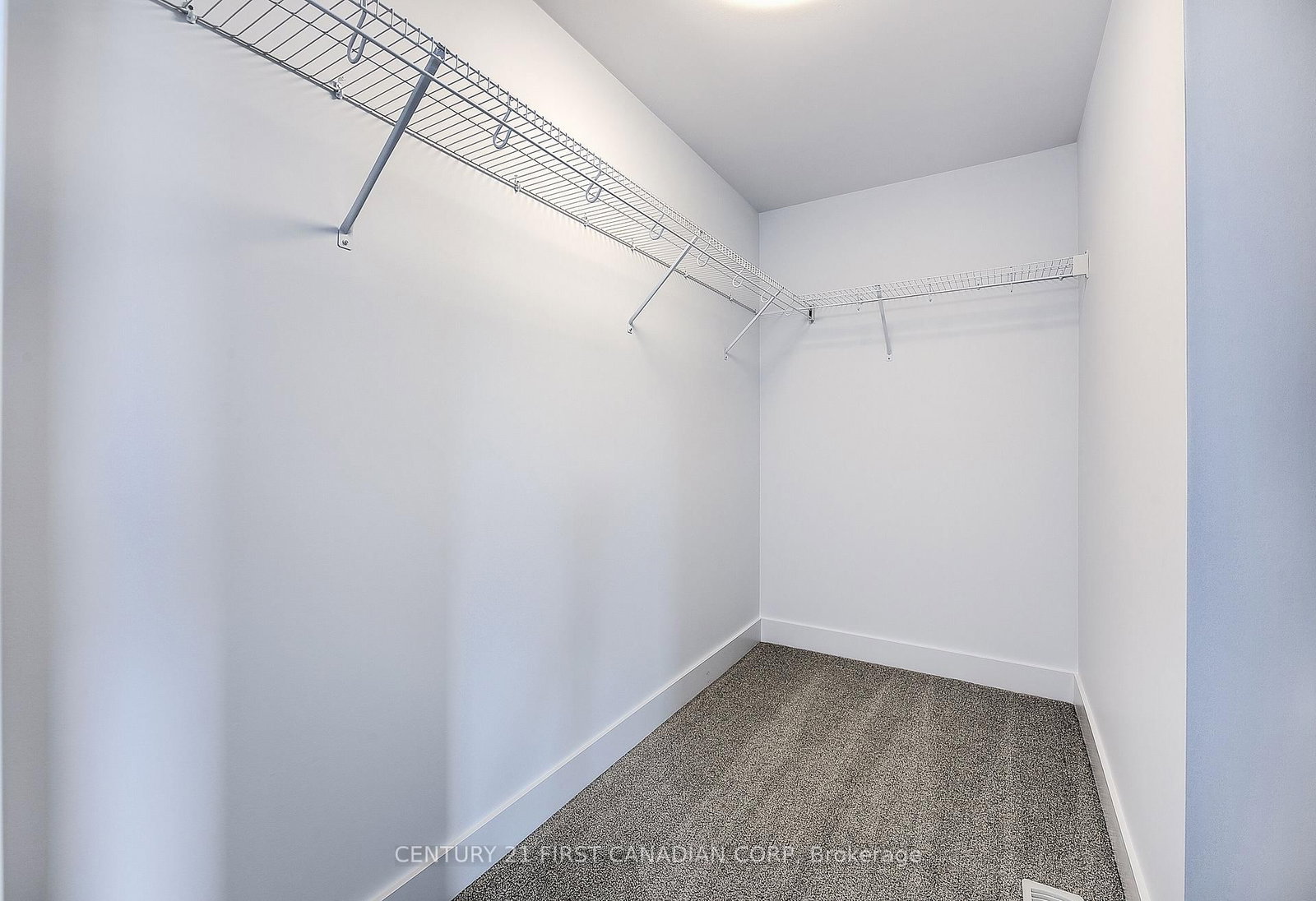 245 HESSELMAN Crescent - Photo 22