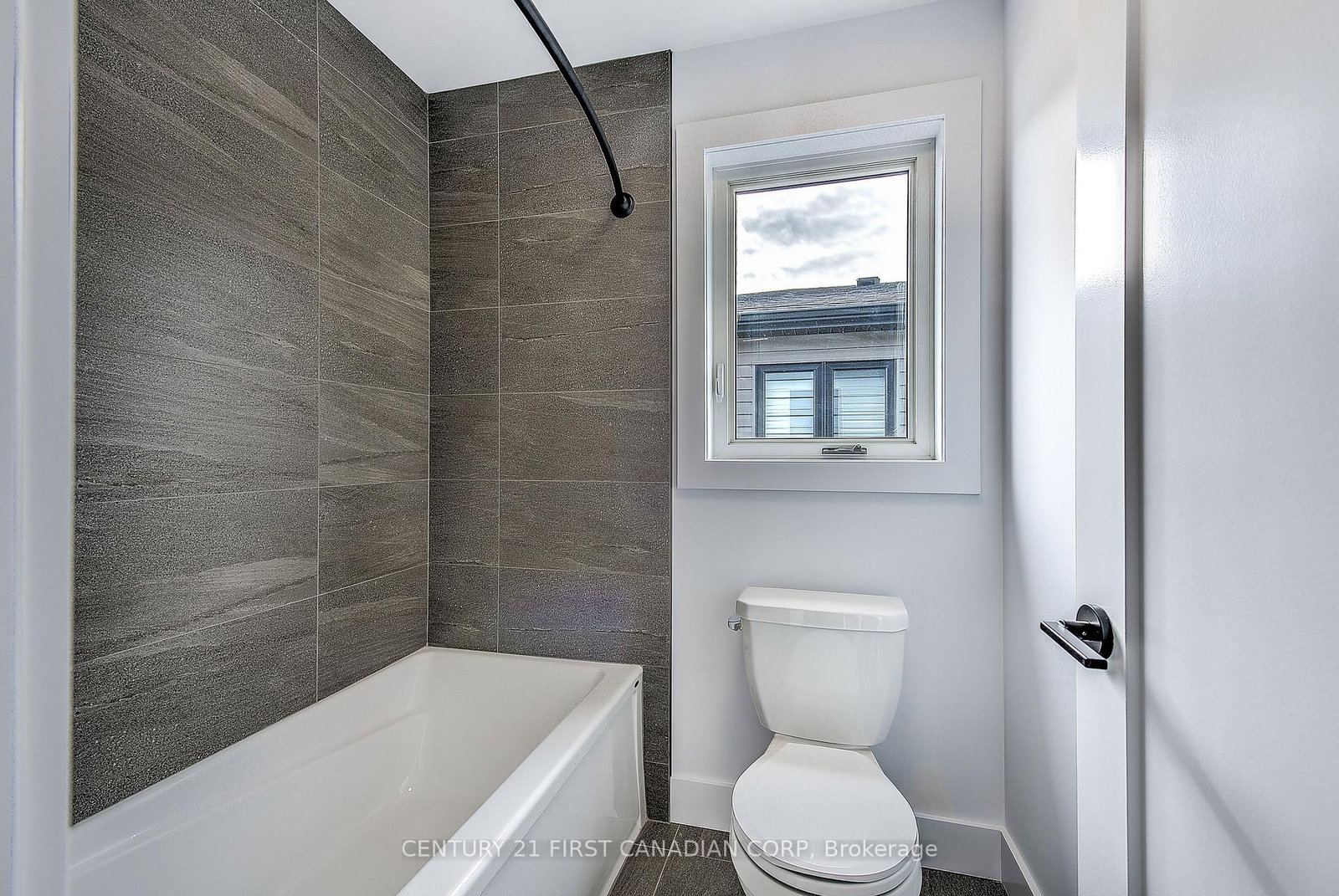 245 HESSELMAN Crescent - Photo 26