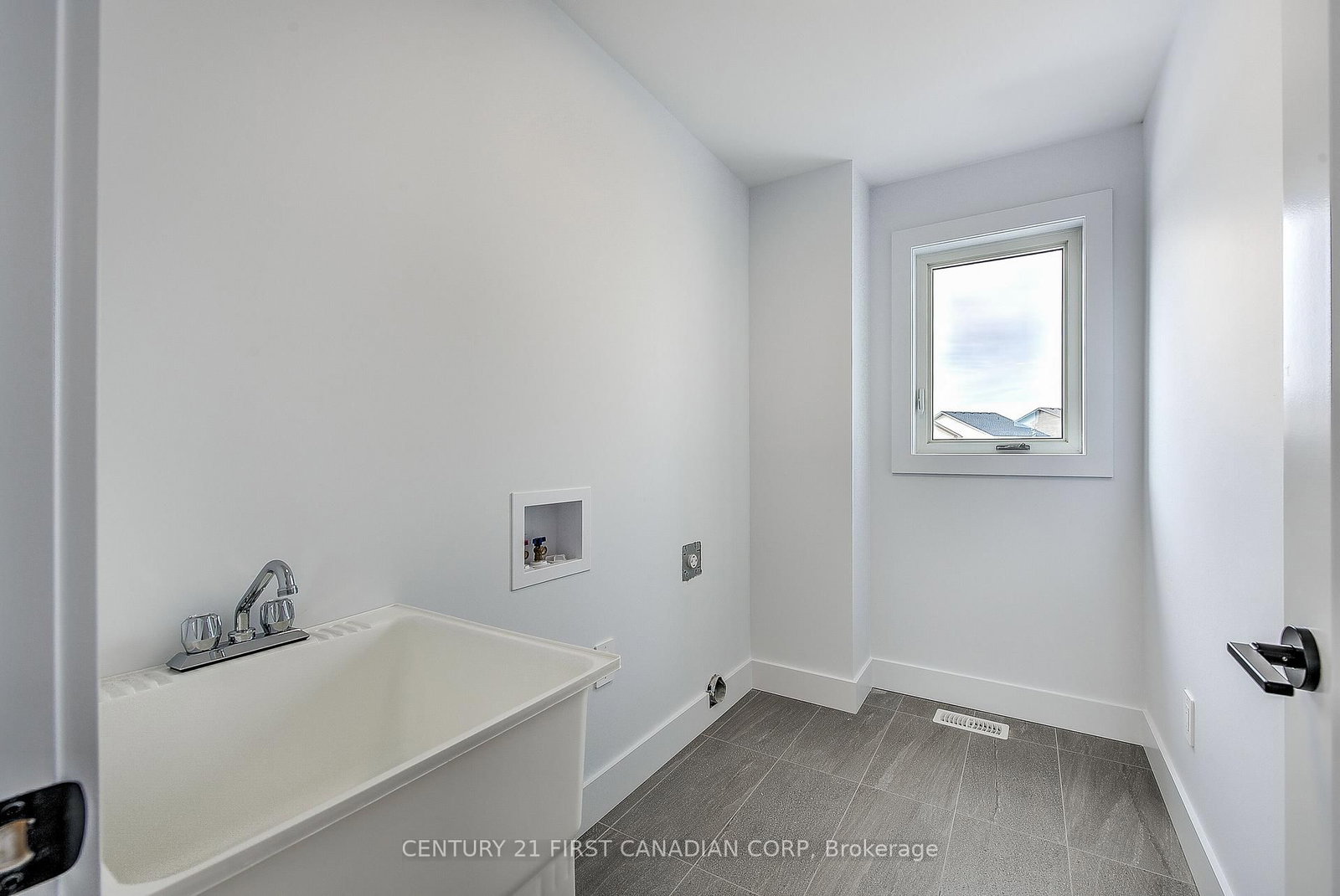 245 HESSELMAN Crescent - Photo 28