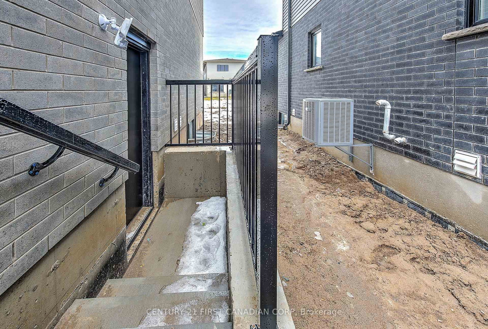 245 HESSELMAN Crescent - Photo 30