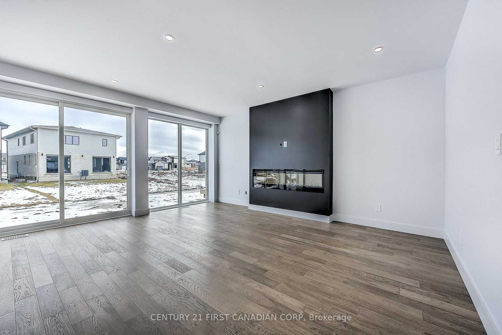 245 HESSELMAN Crescent - Photo 6