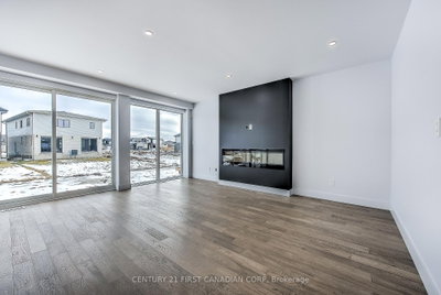 245 HESSELMAN Crescent • London South, ON photo 6