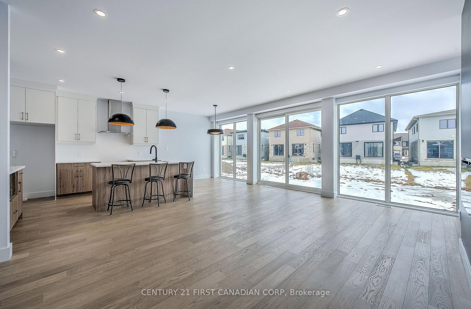 245 HESSELMAN Crescent - Photo 7