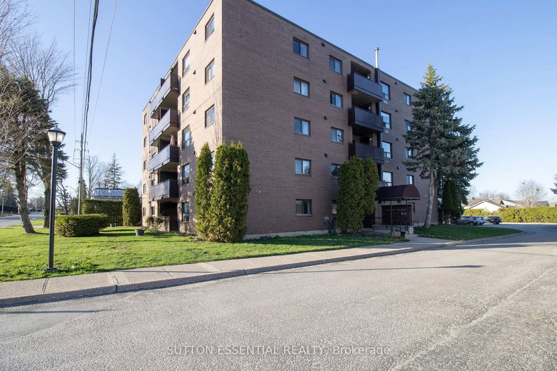 404 - 95 Windsor Dr, Brockville, K6V 3H7 | Image 3