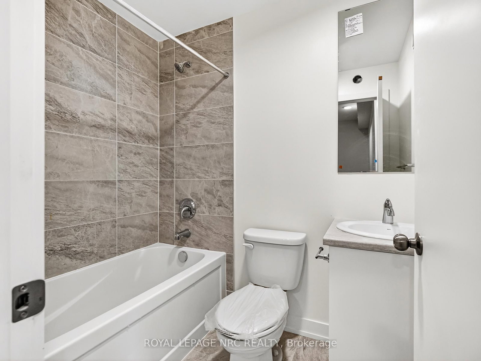 16 Melbourne Avenue, Unit 312B - Photo 14