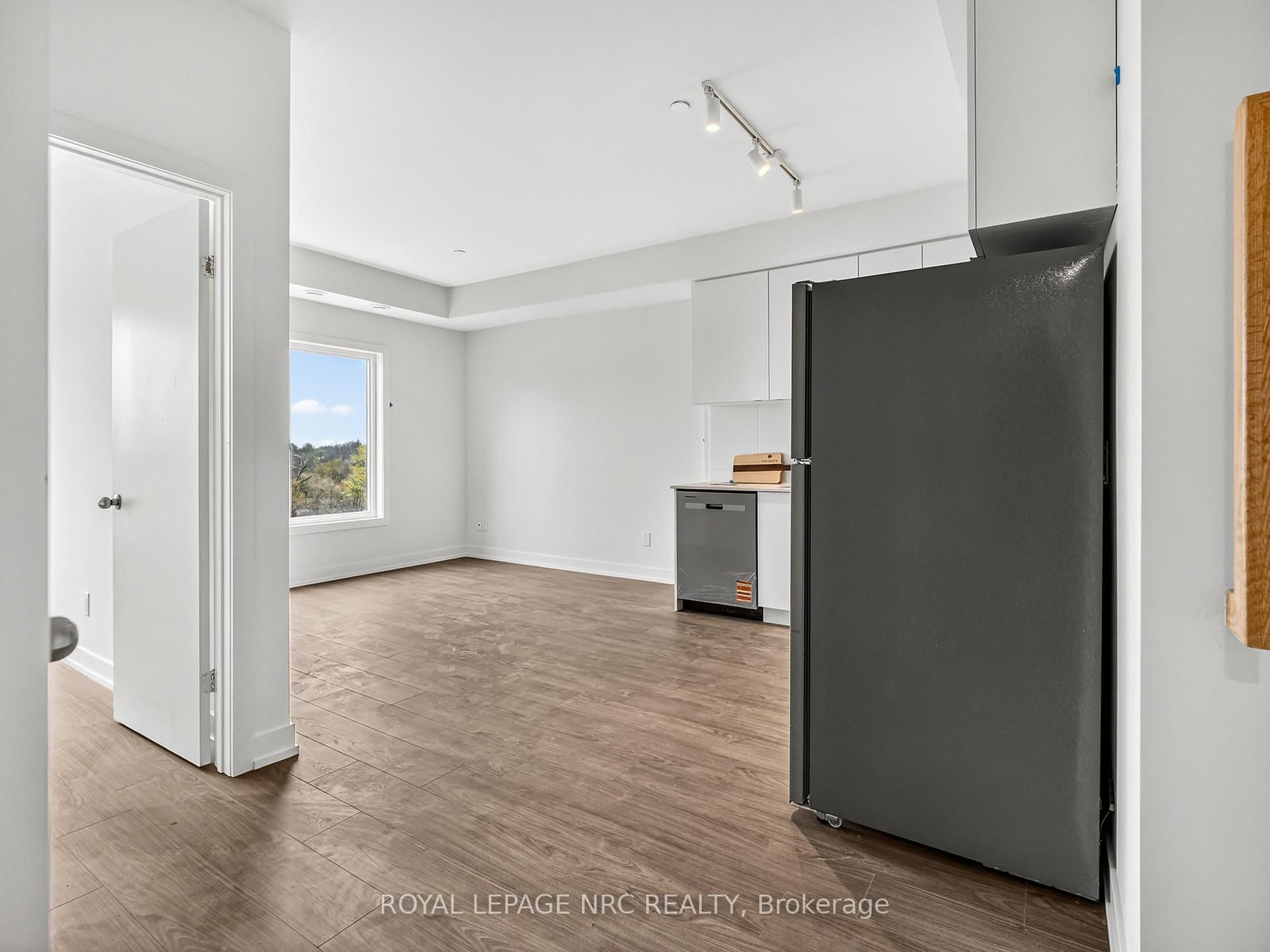 16 Melbourne Avenue, Unit 312B - Photo 5