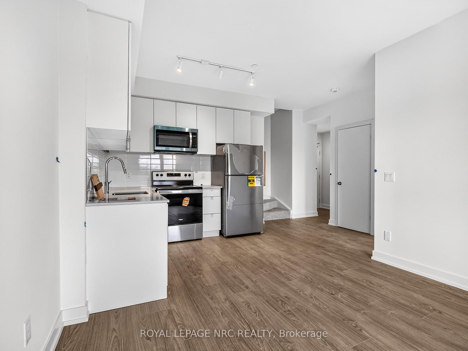 16 Melbourne Avenue, Unit 312B - Photo 6