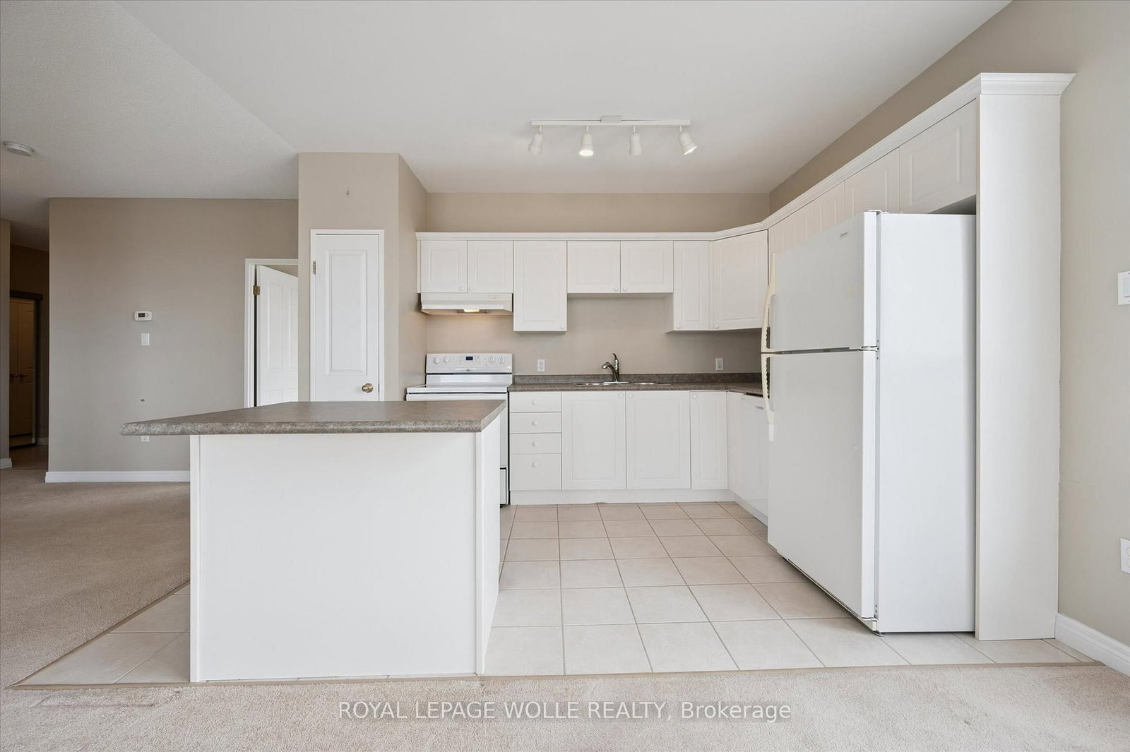 255 Keats Way, Unit 706 - Photo 16