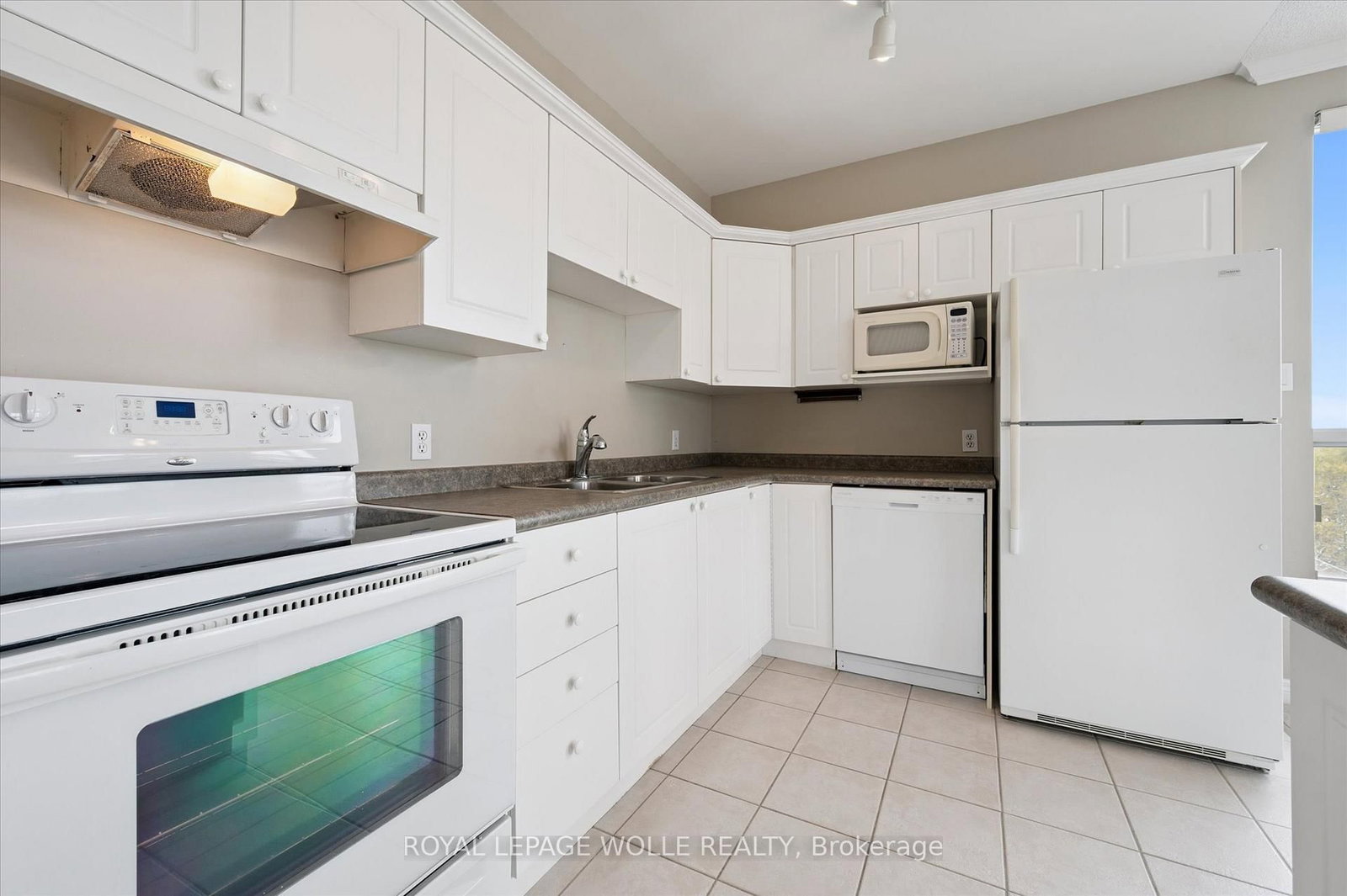255 Keats Way, Unit 706 - Photo 17