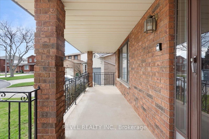 18 Marcel Pl, Hamilton, L9B 1W3 | Image 3