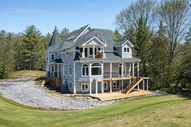 14-16 KNOWLES Crescent