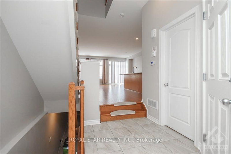 105 Eric Maloney Way, Ottawa, K1T 0R2 | Image 3