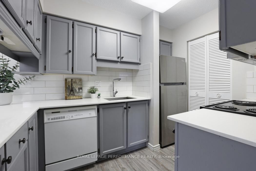 142 Waverley Street, Unit 2D - Photo 14