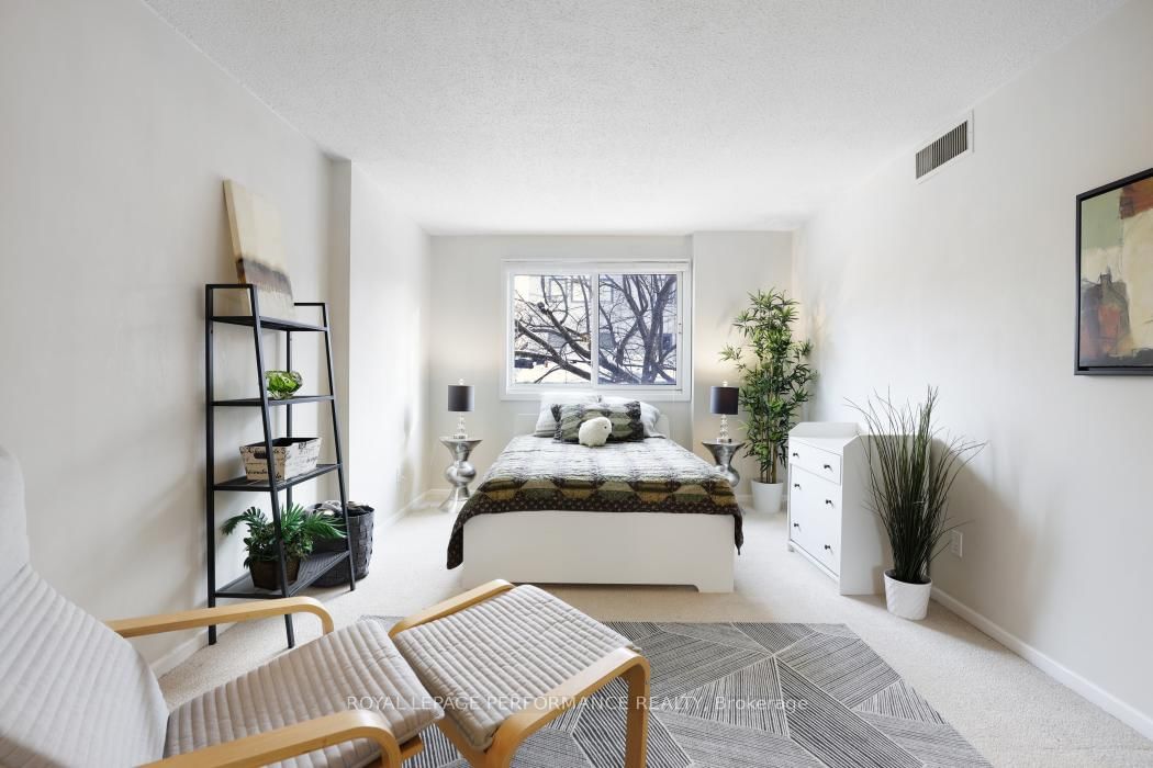 142 Waverley Street, Unit 2D - Photo 19