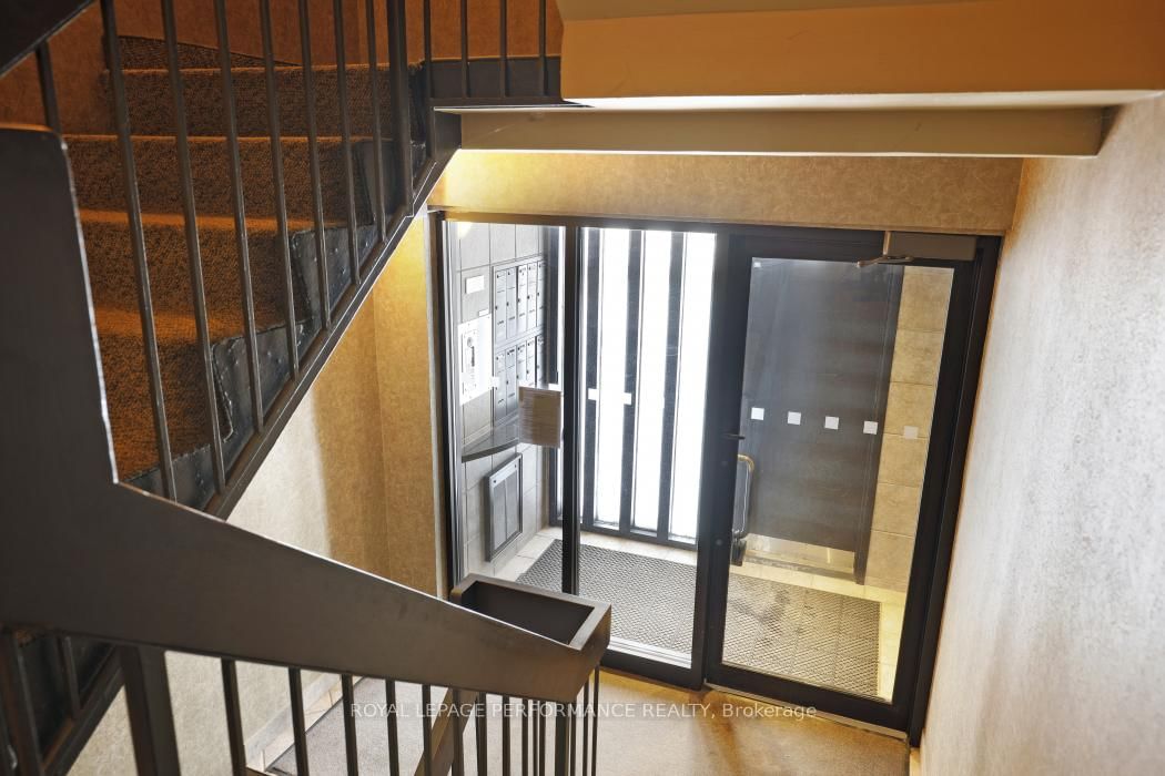 142 Waverley Street, Unit 2D - Photo 2