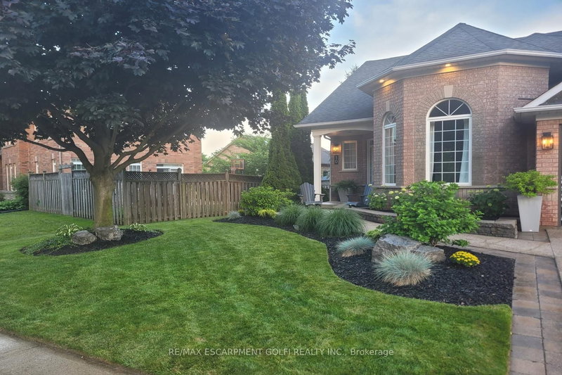 10 Anderson Crt, Hamilton, L9G 4Z7 | Image 3