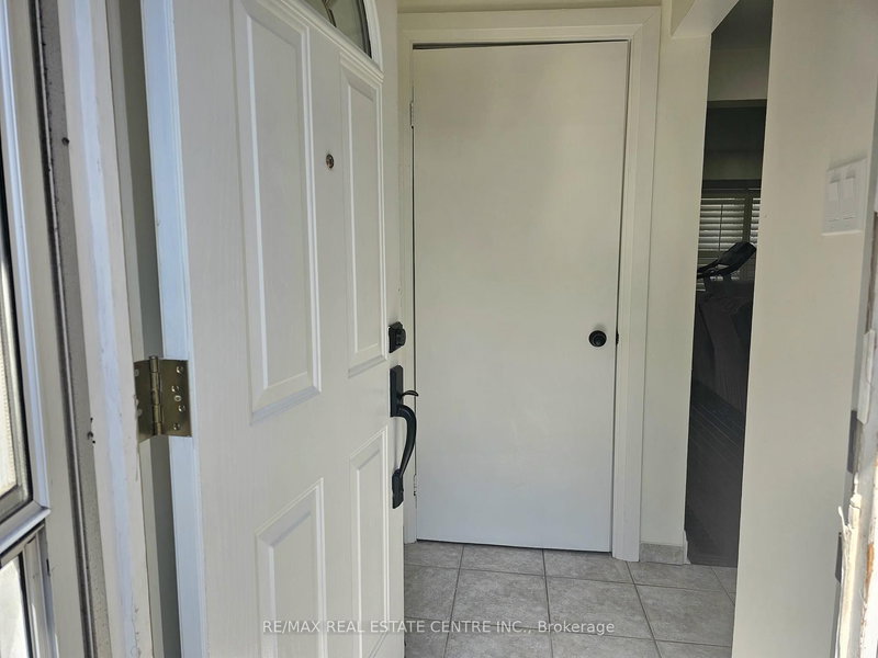 6 - 161 BERKINDALE Drive