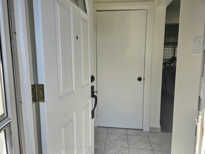 161 BERKINDALE Drive • #6 • Hamilton, ON photo 3