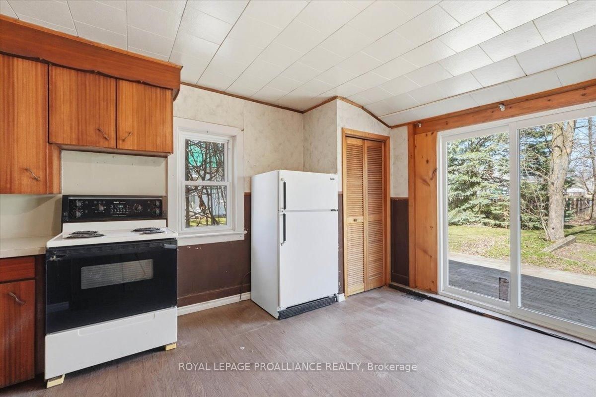 211 Colborne Street • Tweed, ON photo 12