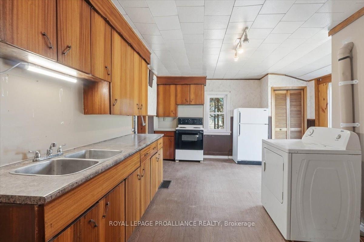 211 Colborne Street • Tweed, ON photo 15