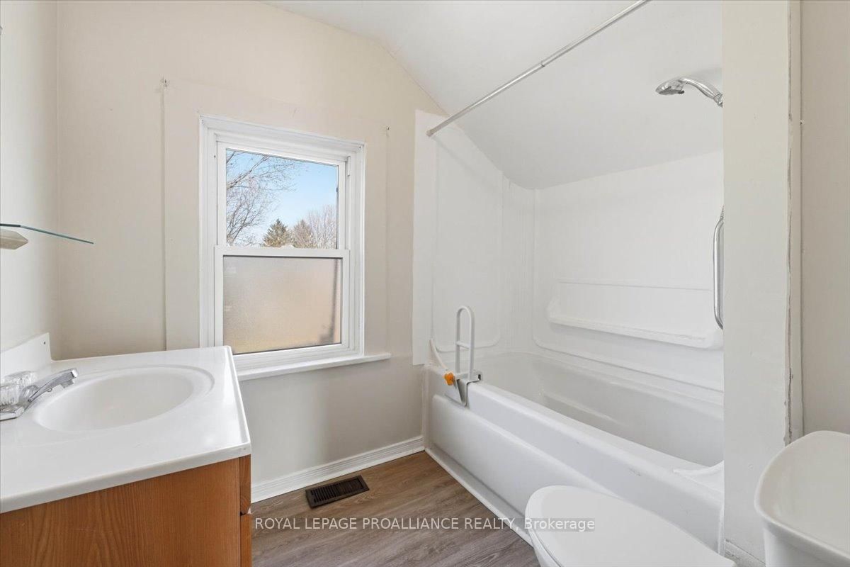211 Colborne Street • Tweed, ON photo 25