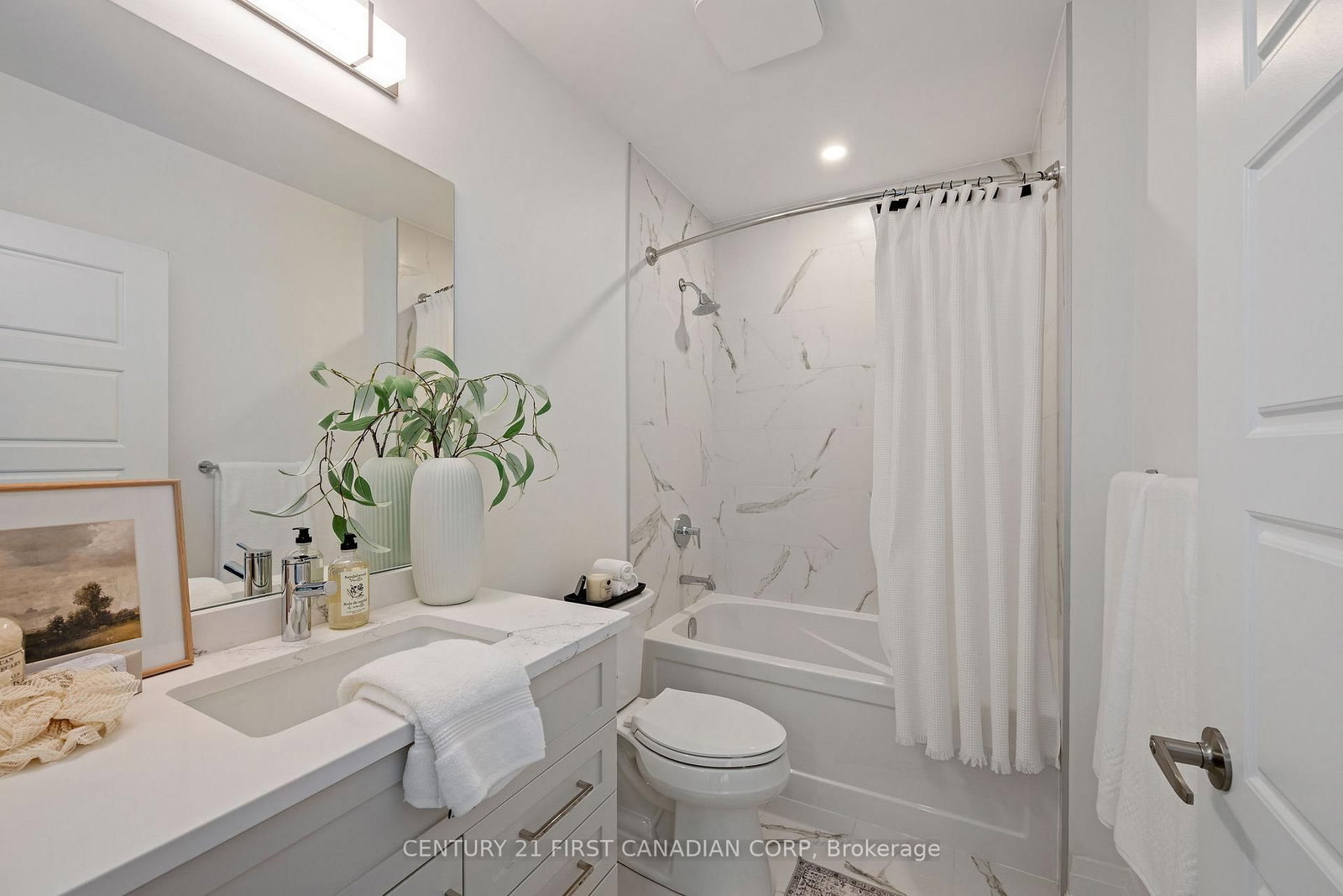 1560 Upper West Avenue, Unit 203 - Photo 4
