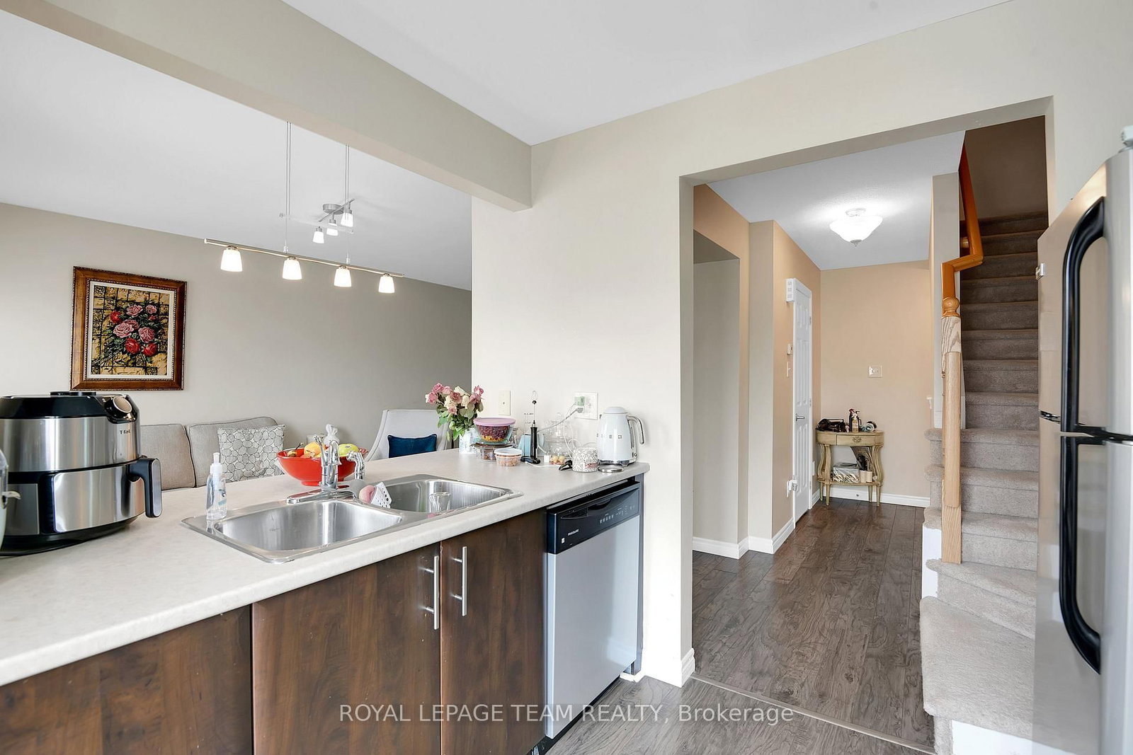 920 Messor Crescent - Photo 18