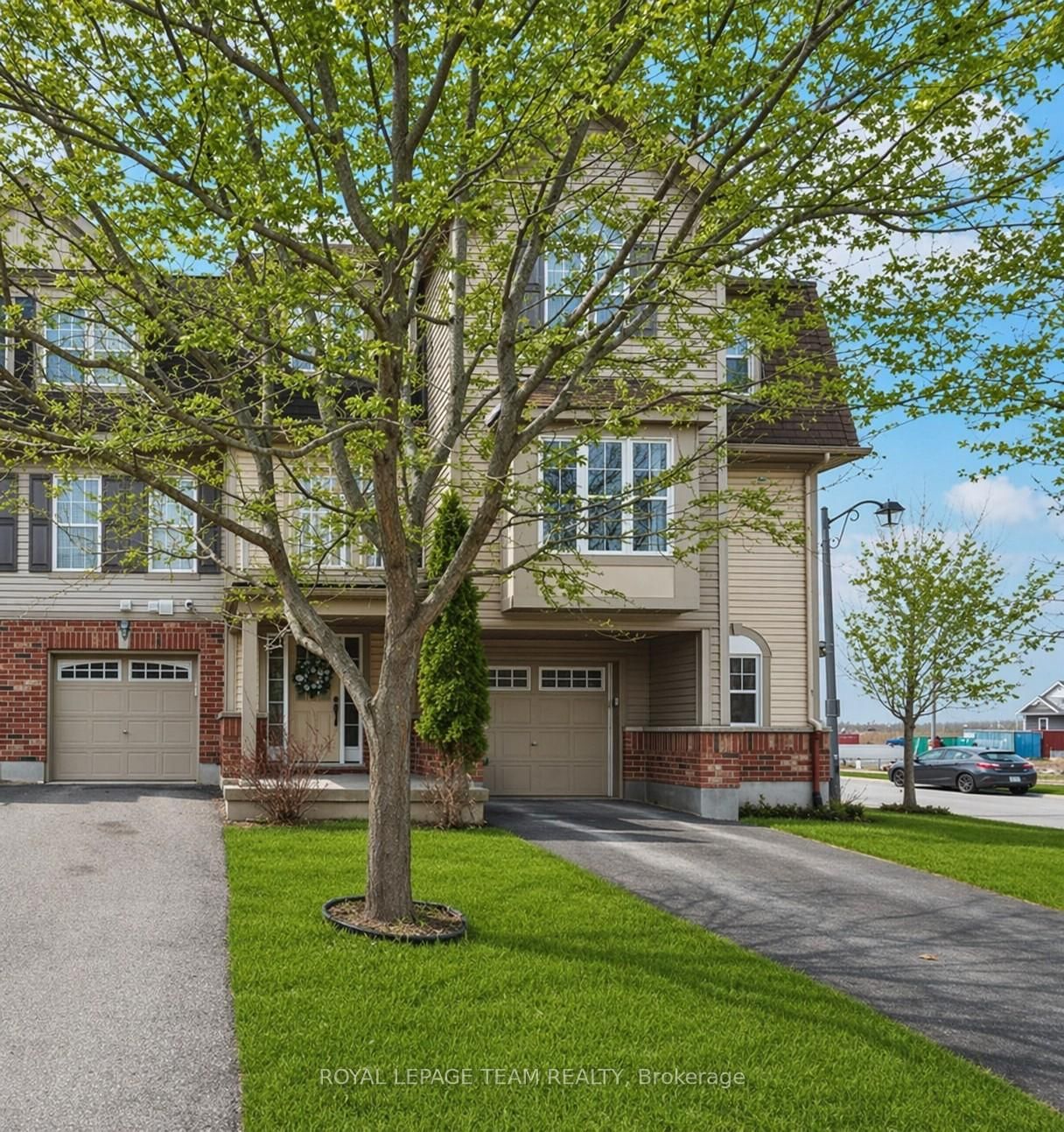 920 Messor Crescent - Photo 2